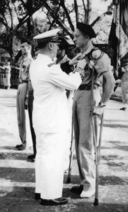 15 mai 1947 : remise de la Légion d'Honneur au Ltn Laupies